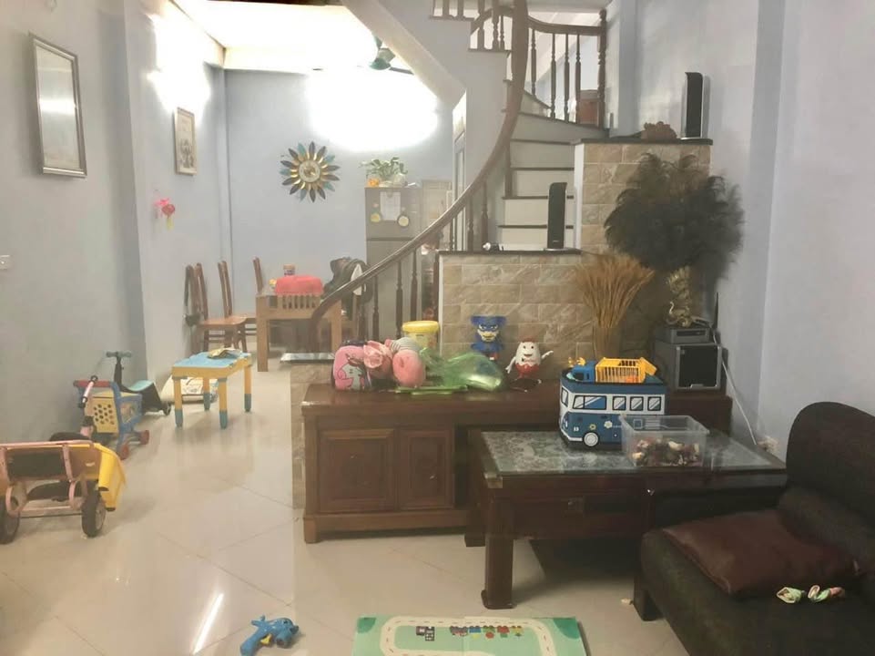 Nhà Riêng Long Biên 39m² chỉ 2.x Tỷ - Giá Tốt Hiếm Có!