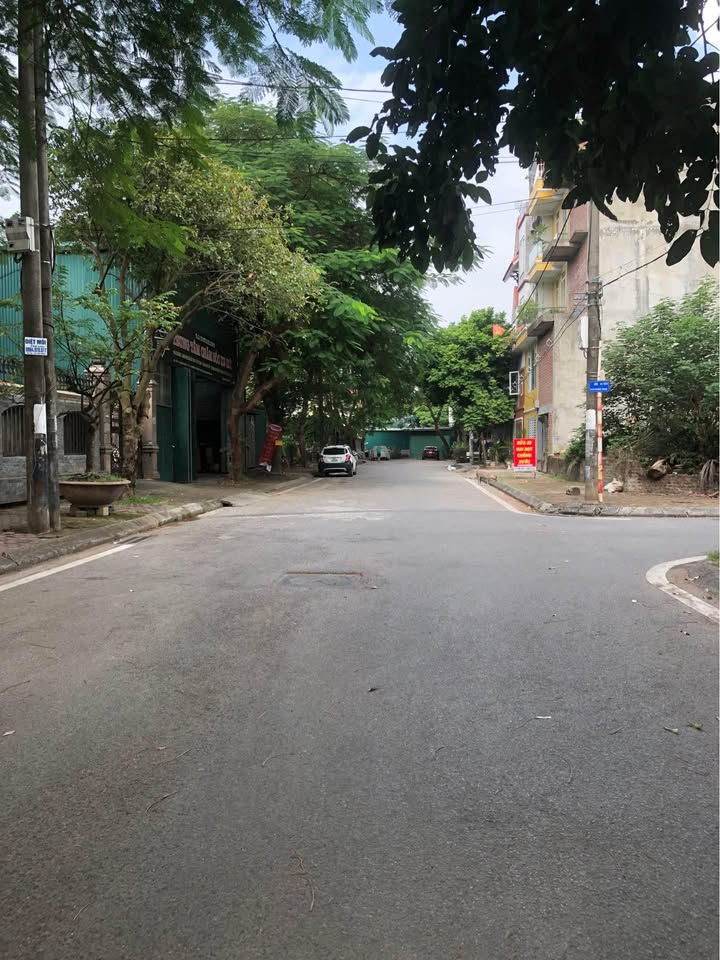 Đất nền 240m² Phố Thượng Thanh, Long Biên - Kinh doanh, Vỉa hè, Ô tô tránh