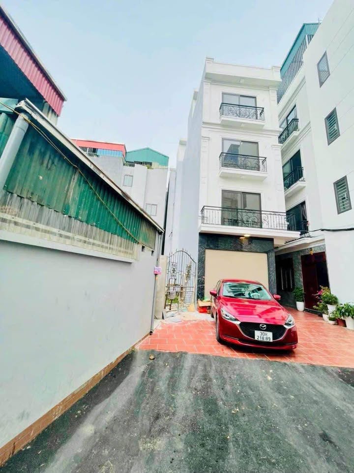 Nhà Bát Khối Long Biên 31m² 4.5 Tầng - Sân Ô Tô, Sẵn Ở Ngay!