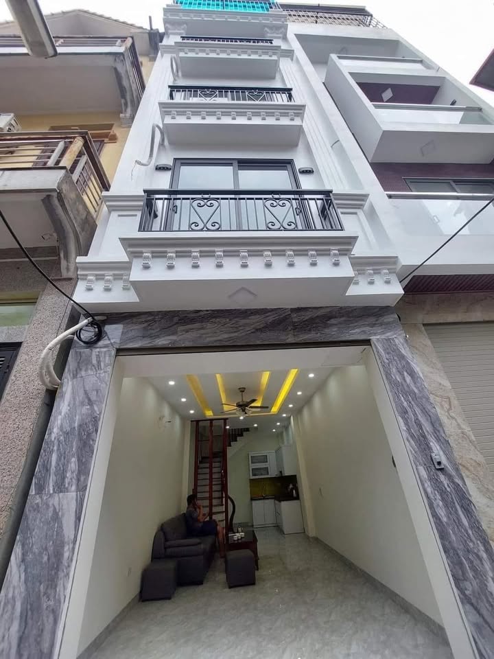 Nhà Phố Việt Hưng, Long Biên 33m² 5 Tầng Full Nội Thất - Giá 3 Tỷ