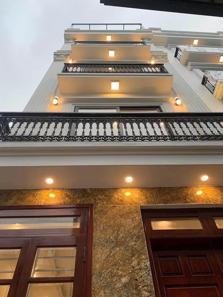 Nhà 30m², 6 Tầng, Full Nội Thất, Sài Đồng - Giá 3.6 Tỷ