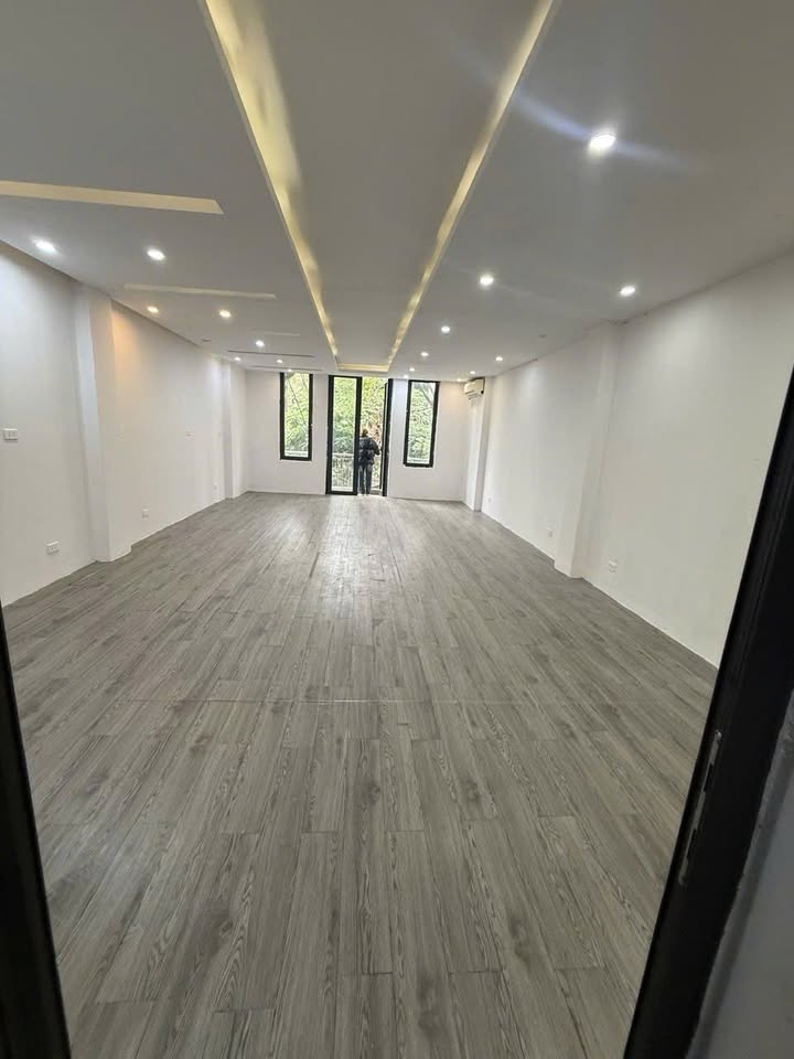 Văn phòng Hoàng Cầu 50m² giá 10.5 triệu - Vị trí trung tâm!