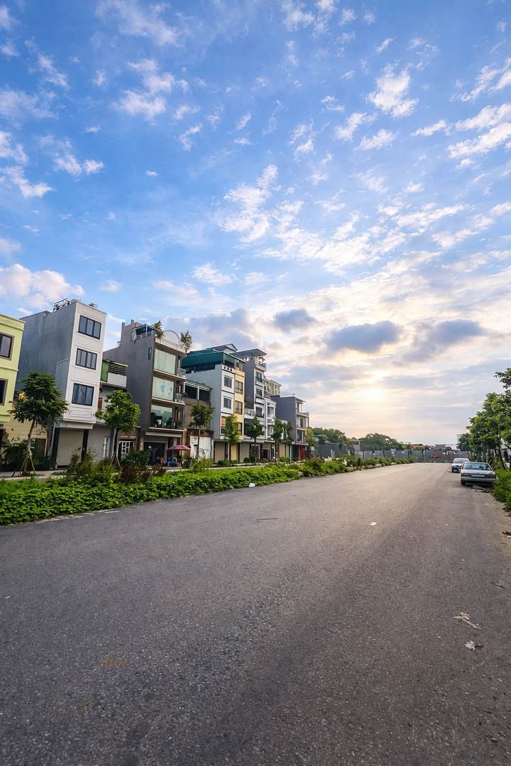 Nhà phố Việt Hưng 50m² giá 16 tỷ - Mặt tiền kinh doanh đắc địa!