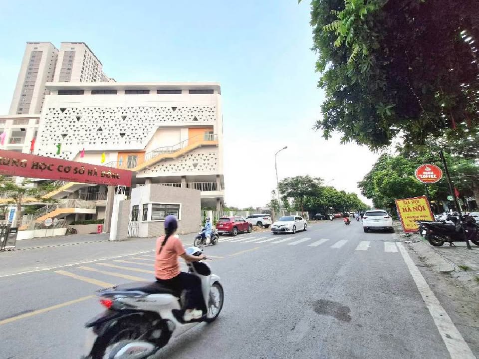 Nhà Liền kề Văn Phú Hà Đông 90m² 5 Tầng - Kinh Doanh Đỉnh Cao, Sẵn Sàng Vào Ở Ngay!