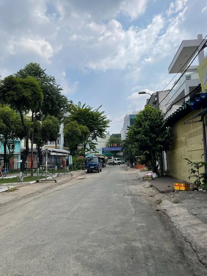 Nhà phố Làng Hoa Gò Vấp 179m² - Vị trí đắc địa, công viên trước nhà!