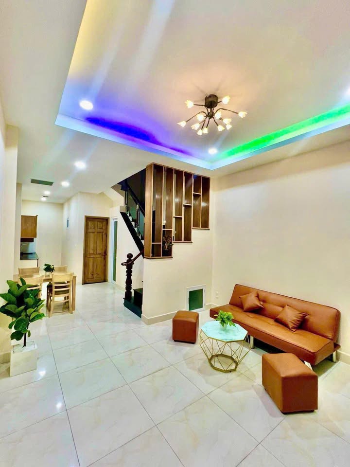 Nhà Nguyên Căn 200m² Đường Đình Phong Phú, TP. Thủ Đức - Giá 10 Triệu/Tháng