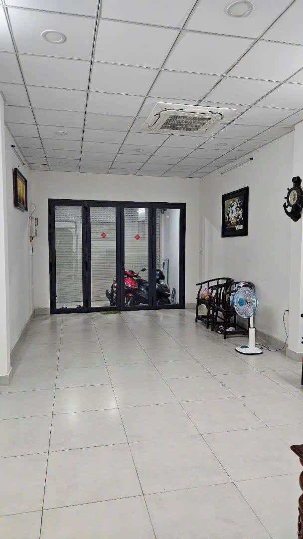 Cho thuê nhà mặt tiền Nguyễn Trọng Tuyển, Tân Bình - 80m², 35 triệu