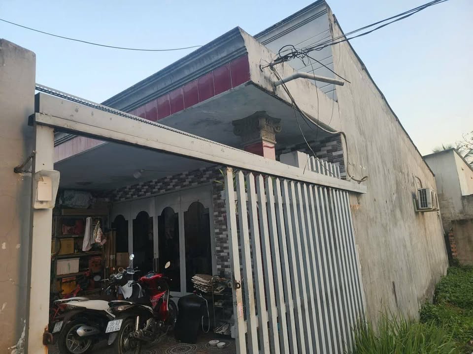 Nhà riêng Hẻm 50 Lò Lu Q9 102m² giá 5.5 tỷ - Giá tốt hiếm có!