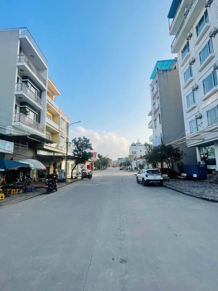 Bán Gấp Nhà Nghỉ 65m² Hùng Thắng, Hạ Long - Kinh Doanh Tốt, 10 Phòng