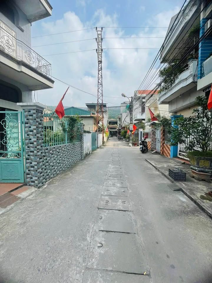 Nhà 110m² Cẩm Sơn, Cẩm Phả - Kinh doanh thuận lợi, 2.x Tỷ