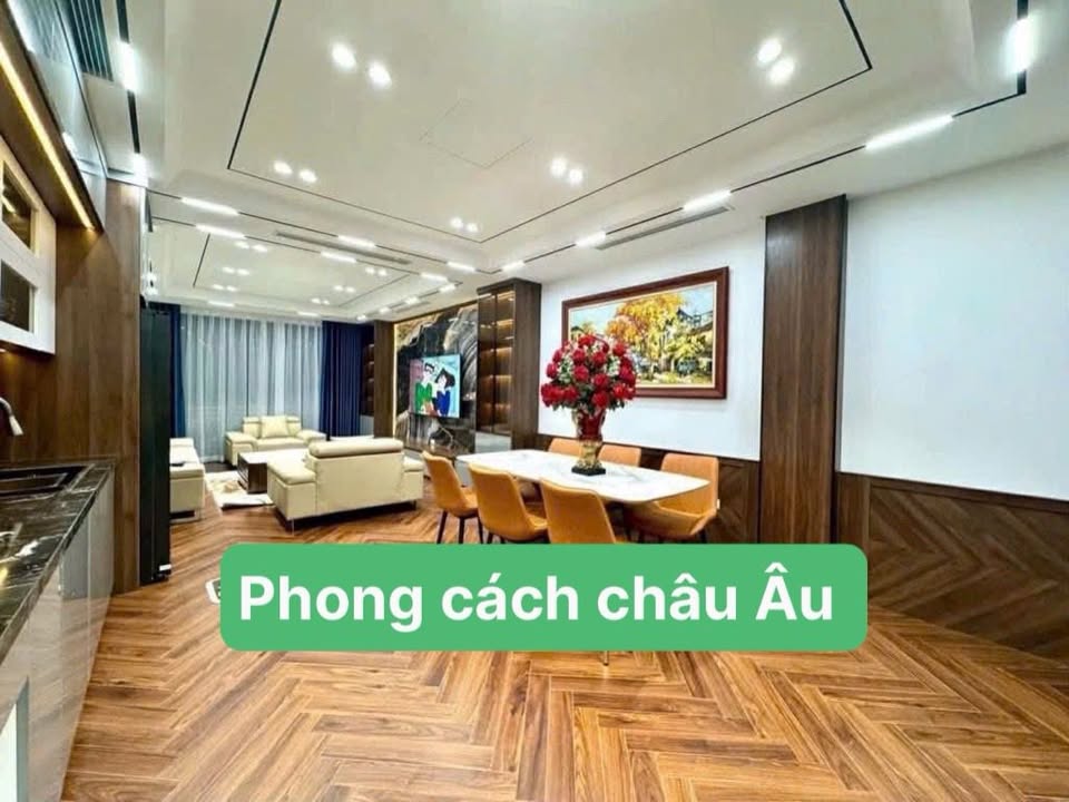 Nhà 60m² Lô Góc Có Thang Máy, Ô Tô Vào Nhà - Long Biên