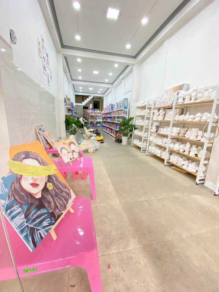 Nhà Phố Phan Chu Trinh Đà Lạt 130m² - Mặt Tiền Kinh Doanh, Chỉ 11 Triệu!