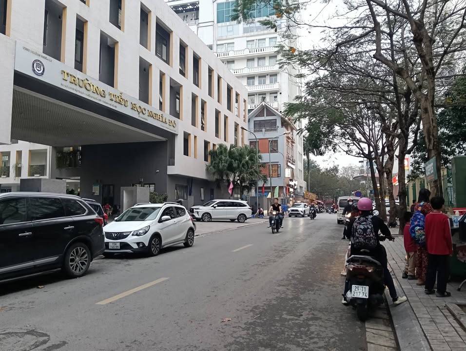 Bán nhà phố Hoàng Quốc Việt Ba Đình 72m² - Mặt tiền kinh doanh đắc địa