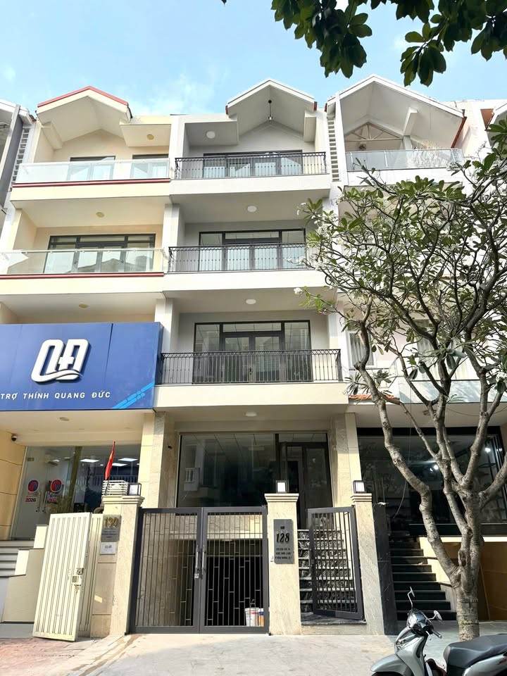 Nhà Phố Him Lam Quận 7 - 6PN, Thang Máy, 60 Triệu/Tháng