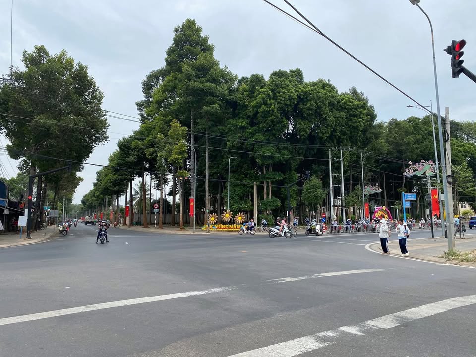 Nhà Mặt Tiền Hương Lộ 2, Bà Rịa - Kinh Doanh Sầm Uất, Giá 6.6 Tỷ