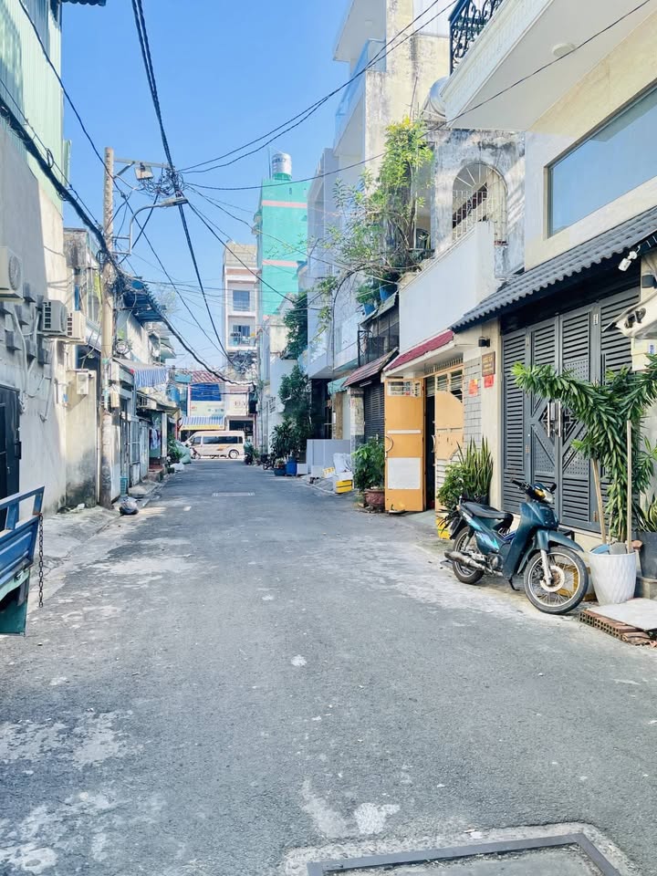 Nhà Trịnh Đình Trọng, Tân Phú 36m² 5.5 tỷ - Giá tốt hiếm có!