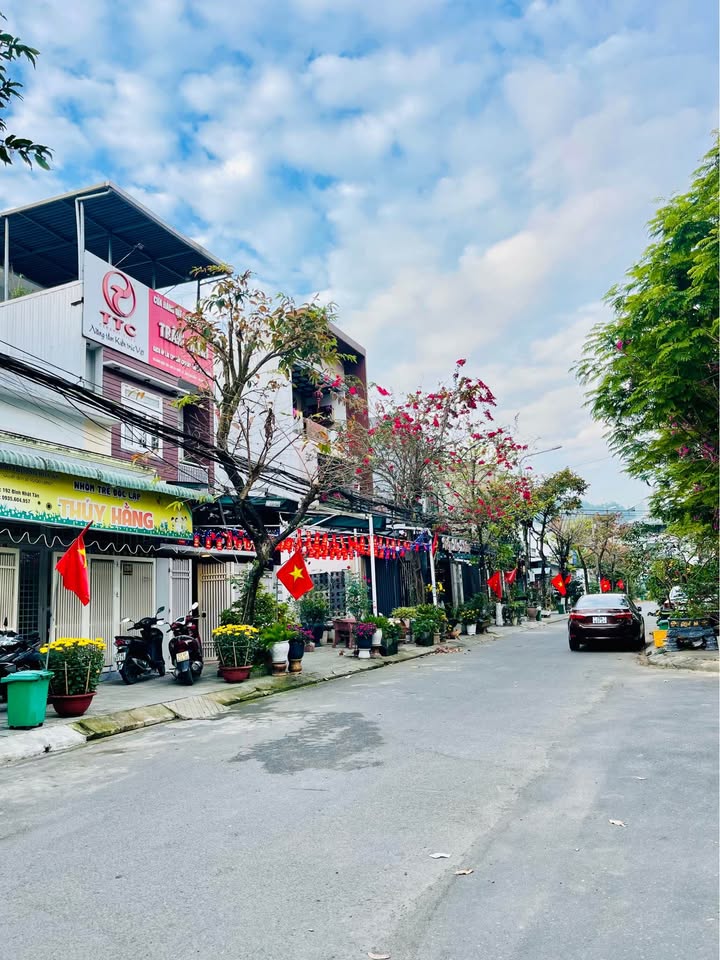 Nhà Mặt Tiền Đinh Nhật Tân, Đà Nẵng - 100m² Kinh Doanh & Dòng Tiền 8 Triệu/Tháng