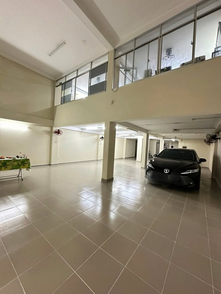 Cho thuê nhà 8x18m 5 tầng có thang máy đường tải khu Bàu Cát, Tân Bình - Giá 65 Triệu