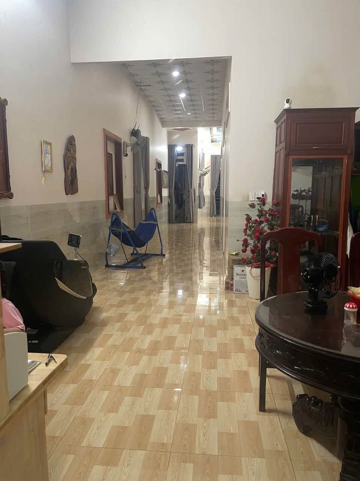 Nhà 246m² Đồng Xoài - Sổ đỏ, Sân ô tô, Gần KCN DX1 & DX2