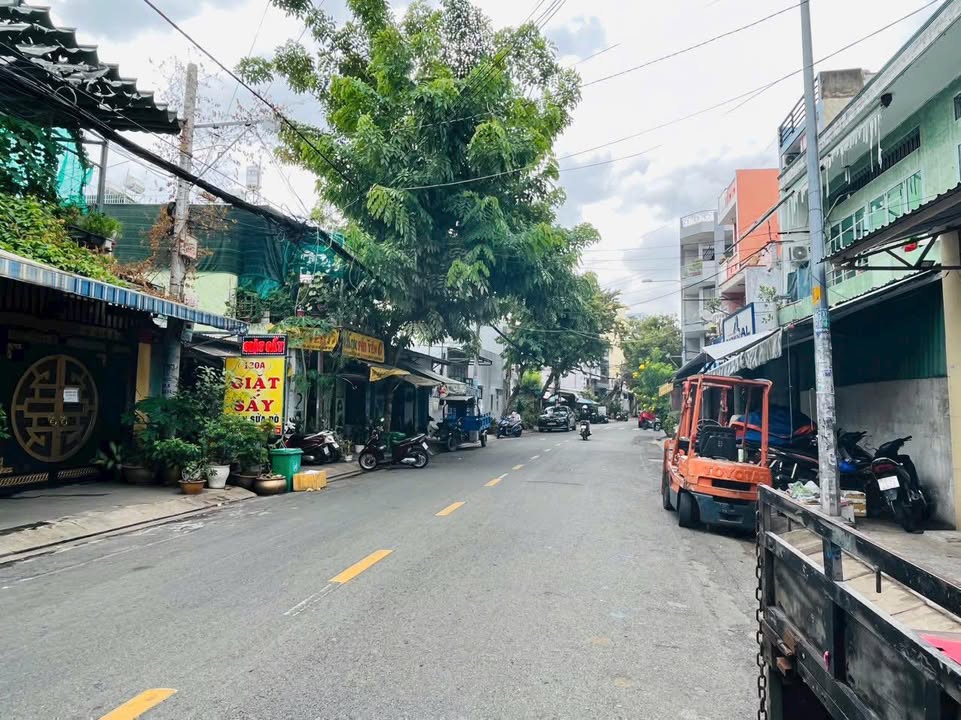 Nhà Phố Lê Thiệt, Tân Phú 138m² - Mặt tiền kinh doanh đắc địa!