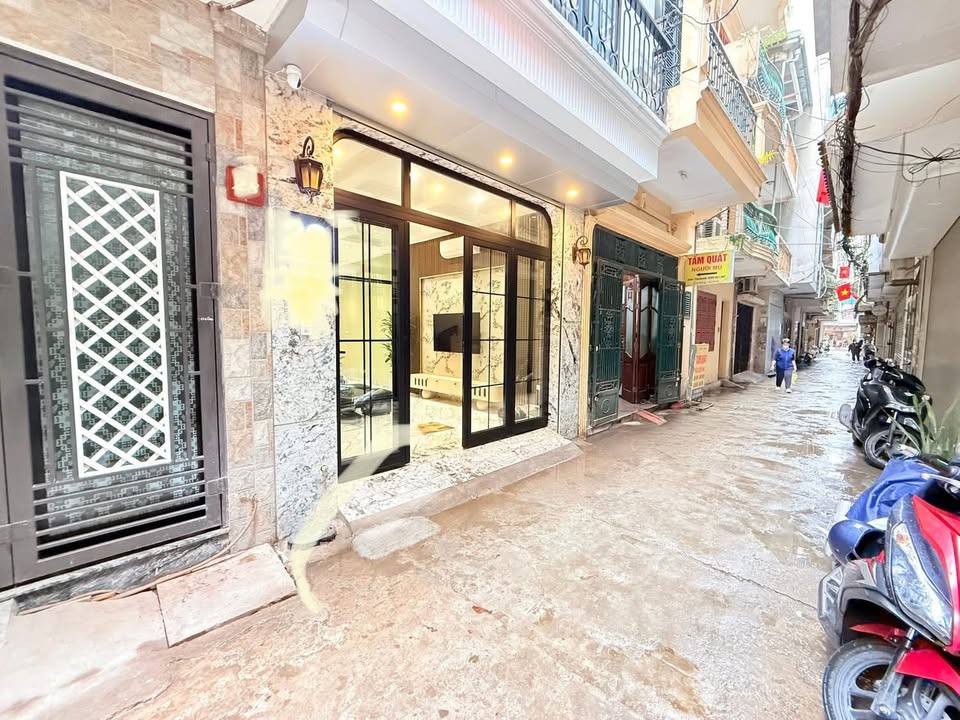 Bán nhà Ngọc Khánh Ba Đình 42m² Thang máy Ô tô đỗ cửa - Sẵn sàng ở ngay!