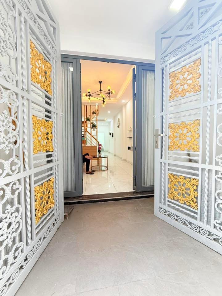 Nhà Phố Quận 4 40m² giá 4.7 tỷ - Sổ Hồng Sẵn, Chính Chủ!