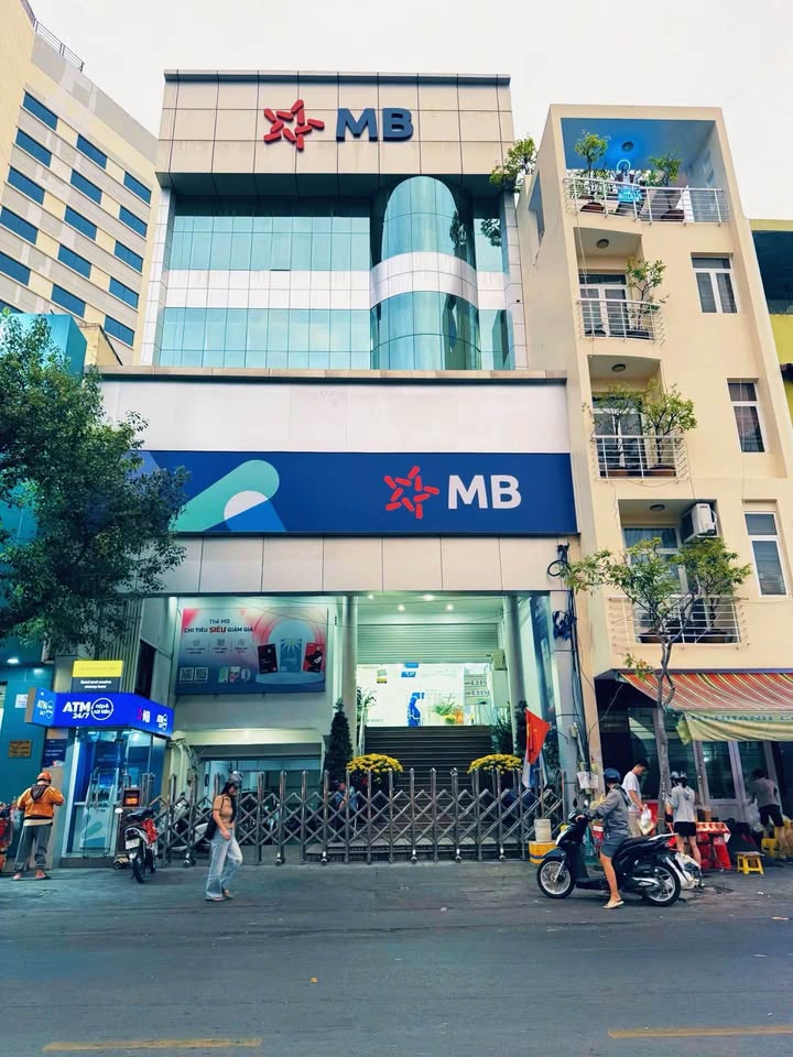 Cho thuê Tòa nhà mặt tiền Hoàng Hoa Thám, Bình Thạnh - 220m², 4 tầng, giá tốt