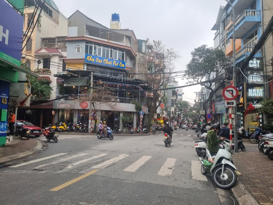 Nhà riêng Nguyễn Ngọc Nại 53m² - Ô tô đỗ gần, 3 tầng tiện nghi!