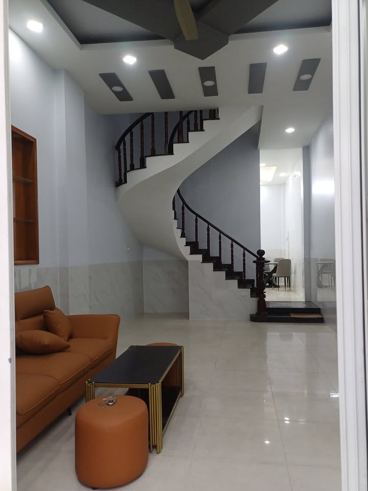 Nhà 4x14m Quận 11 - Hẻm Xe Tải Thông, Sổ Hồng Sang Tên Ngay