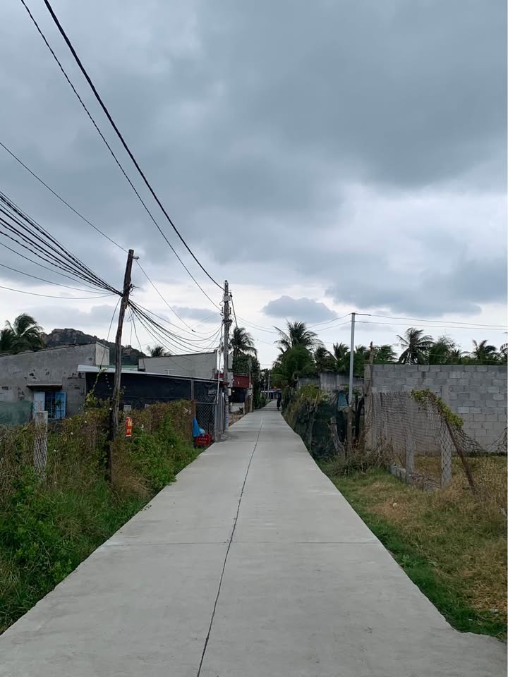 Nhà 2MT Bê Tông Ninh Chữ 300m² - 1 Tỷ xxx - Sẵn Sàng Ở Ngay