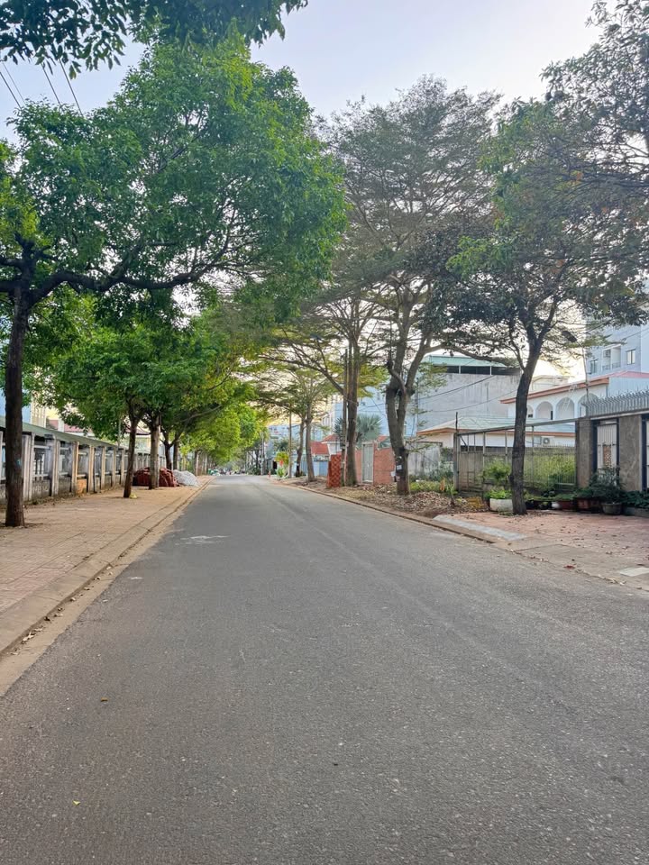 Bán Đất Mặt Tiền Trương Quang Tuân, Buôn Ma Thuột - 240m² Thổ Cư, 13.9 Tỷ