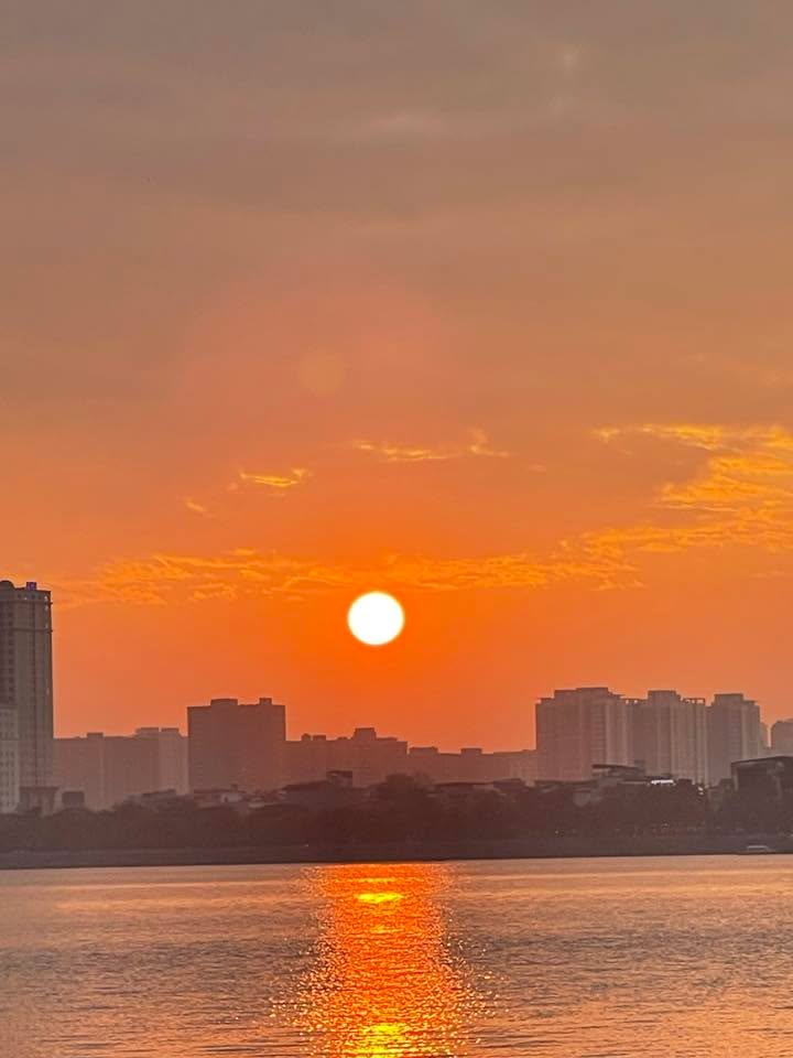 Cho thuê Studio 30m² Lạc Long Quân, 10 bước chân Hồ Tây - Full nội thất