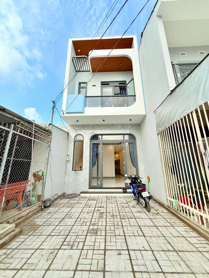 Nhà 2 Tầng Mới Xây Đường Số 9, Long Xuyên - Sổ Hồng Sẵn Sàng