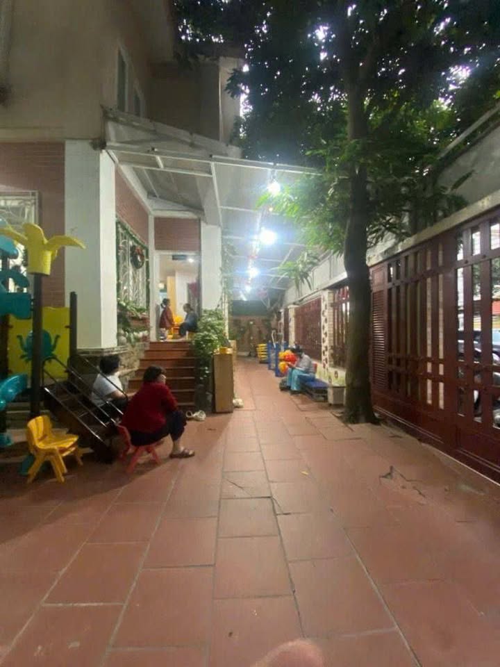 Townhouse Tây Hồ 236m² 123 tỷ - Mặt tiền kinh doanh