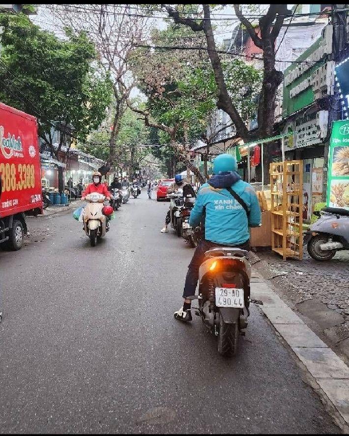 Nhà Mặt Phố Kinh Doanh Nghĩa Tân 56m² - Vỉa Hè Rộng, Sầm Uất Ngày Đêm