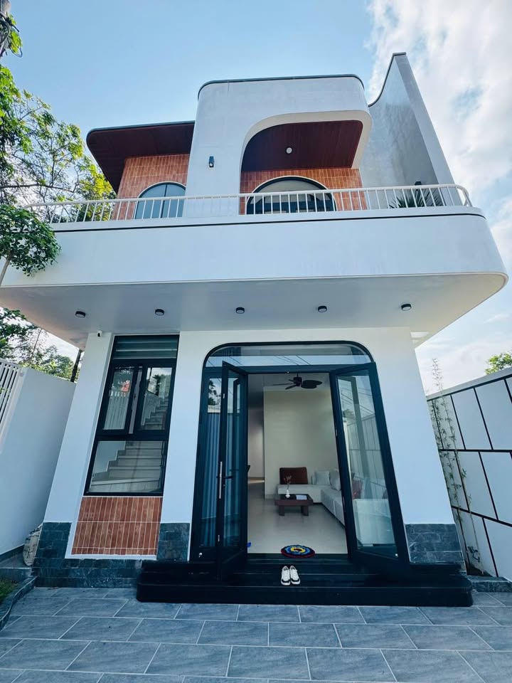 Nhà 2 Tầng Hoài Thanh, Huế - 900m² Full Nội Thất, Giá 2.9 Tỷ