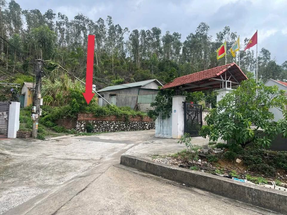 Bán Gấp Đất Nền 300m² Thị Trấn Trới, Hạ Long - Giá 2 Tỷ, View Hồ Đập Đẹp