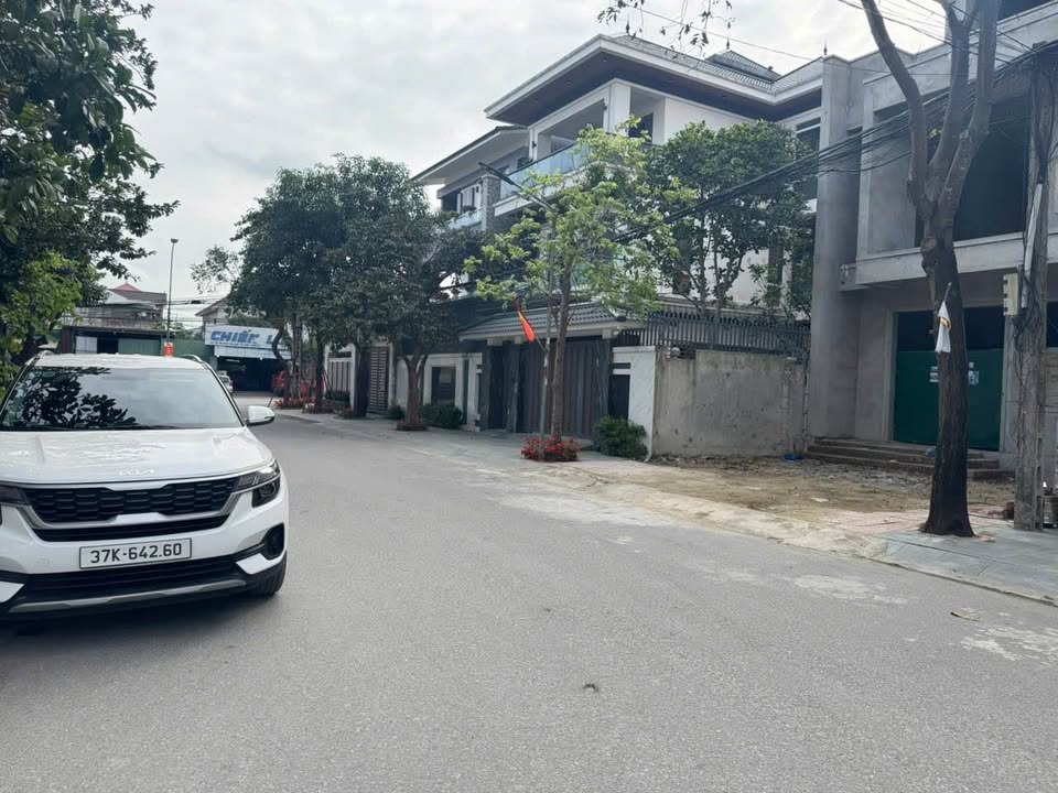 Nhà 3 Tầng Mặt Tiền Trương Văn Lĩnh, TP Vinh - 165m² Giá Tốt