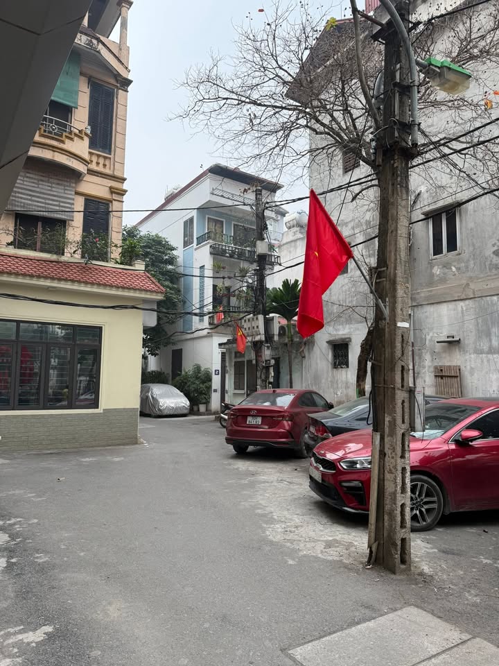 Nhà Xuân La 48m² 5 Tầng Full Nội Thất - Ô Tô Đỗ Cửa - 5 Phút Ra Hồ Tây