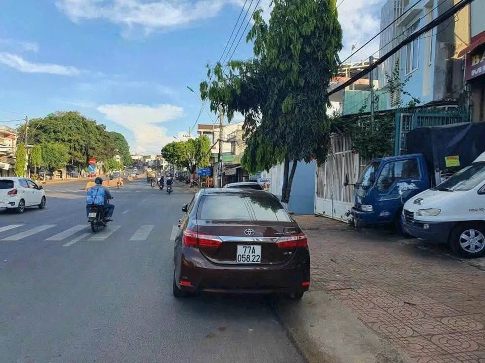 Nhà Mặt Tiền Nguyễn Văn Cừ, BMT - Ngang 8m 228m², Kinh Doanh 25tr/tháng