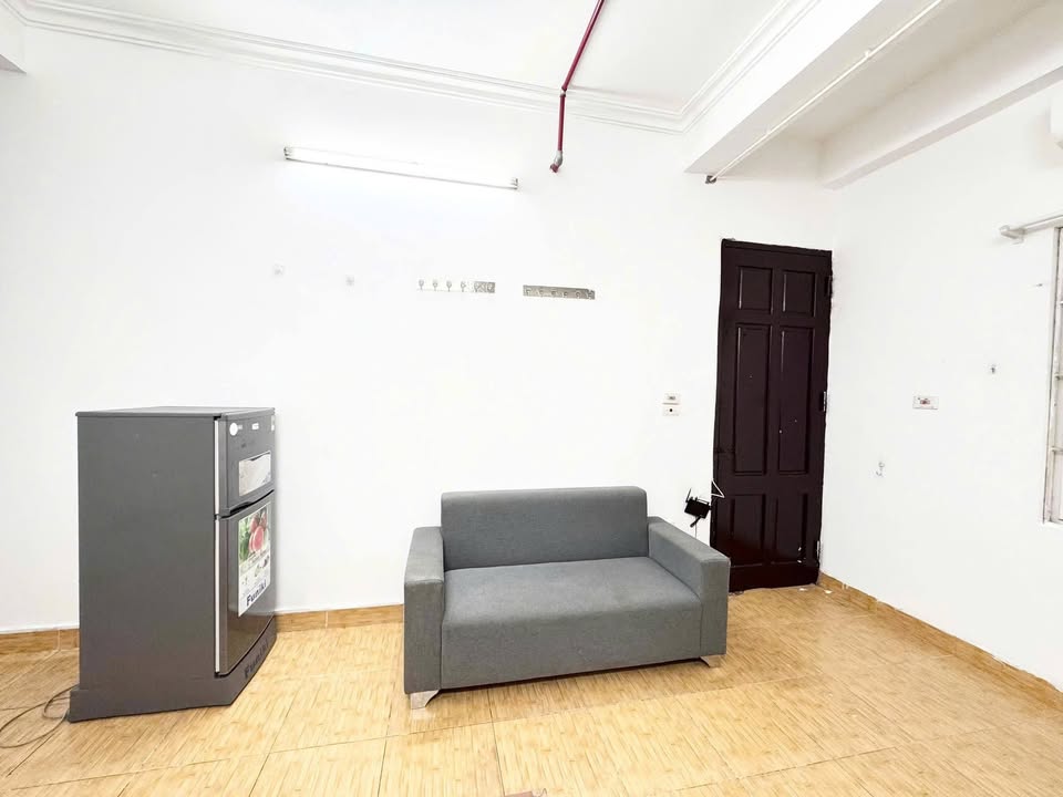 Cho thuê Studio 30m² Pháo Đài Láng, Đống Đa - Giá 4.9 triệu/tháng