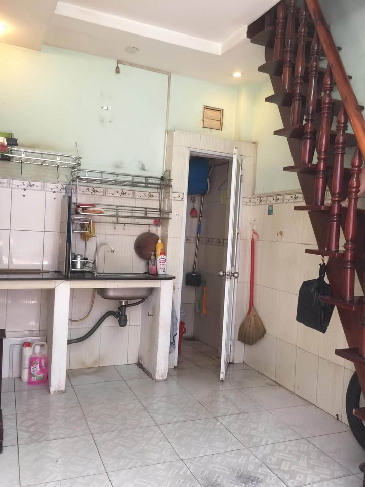 Nhà hẻm 1 xẹt Âu Cơ, Tân Phú - 2.3 Tỷ, 9m² XD, 3 Tầng