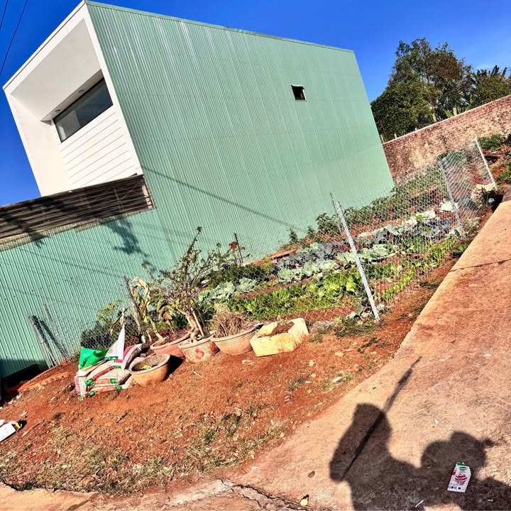 Đất nền Pleiku 180m² - Góc 2 mặt tiền, sổ đỏ sẵn!