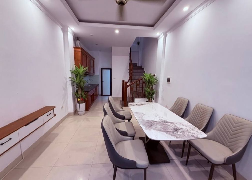 Nhà Cổ Linh Long Biên 30m² - Sổ đỏ phân lô, 5 tầng, gần Aeon Mall