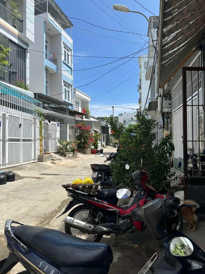 Nhà Hòn Xện Nha Trang 60m² giá 4.2 tỷ - Ô tô vào tận nhà!