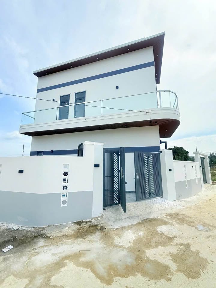 Nhà lô góc 2 mặt tiền Diên Phú 100m² - Kinh doanh cực đỉnh, tặng full nội thất!