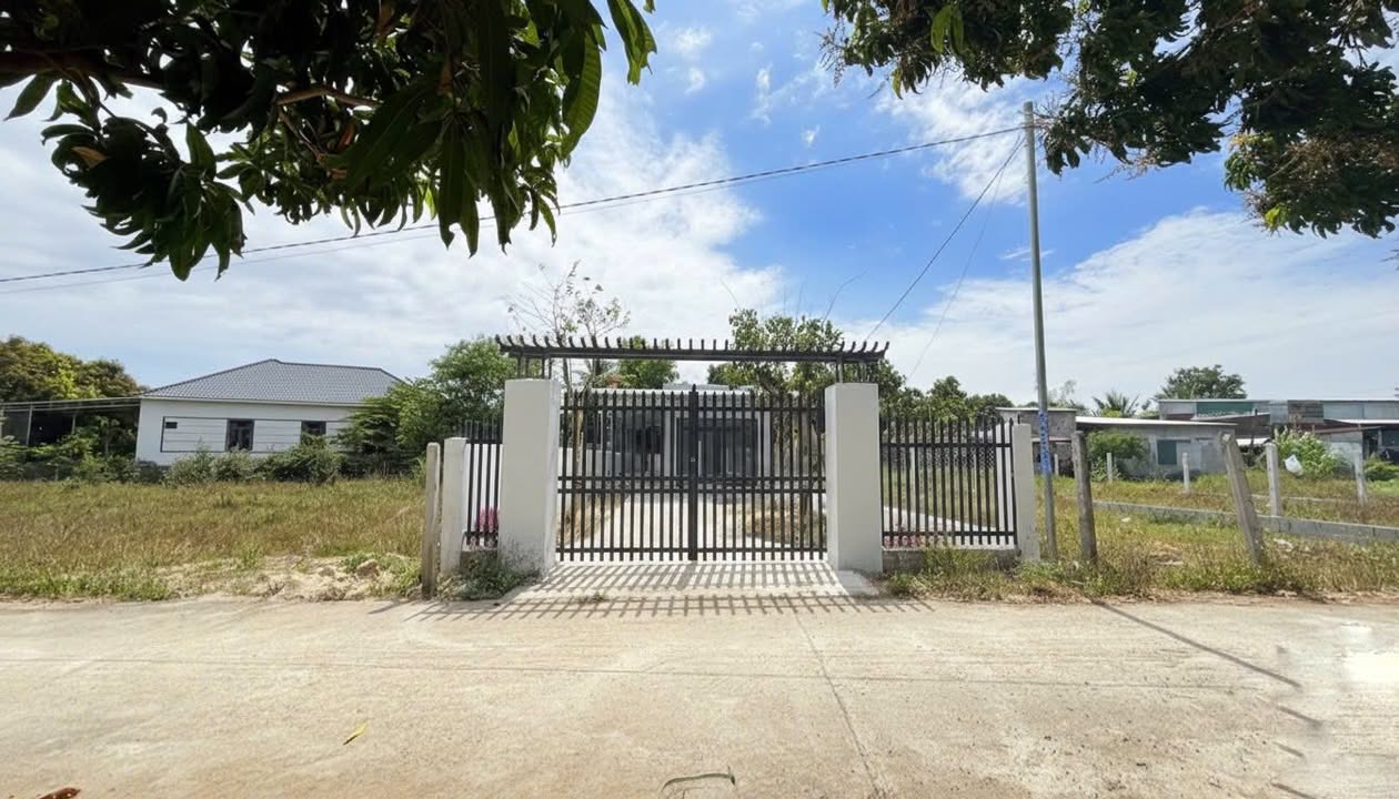 Nhà Xây Mới Cam Hiệp Bắc 235.7m² - Sổ Hồng Sẵn Sàng - Chỉ 1.95 Tỷ