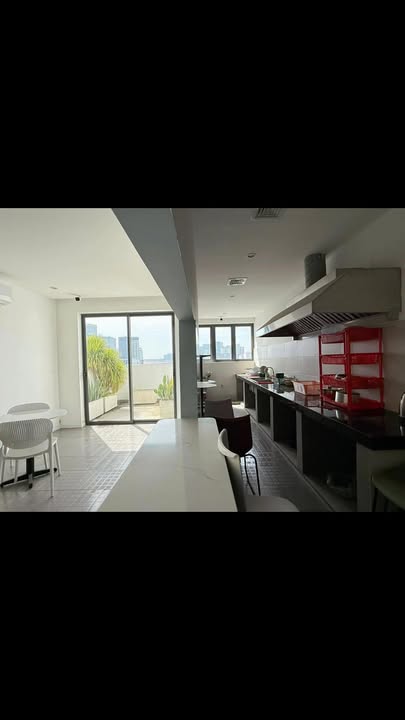 Toà nhà Mặt tiền Ung Văn Khiêm, Bình Thạnh 184m² - Dòng tiền 150 triệu/tháng!