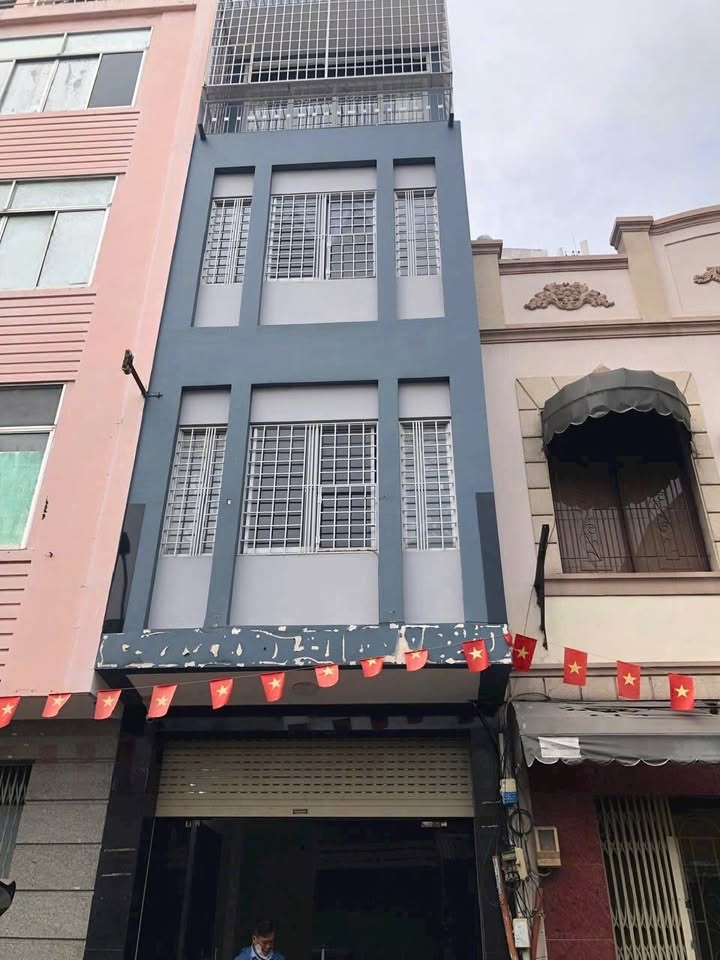 Nhà Phố Nguyễn Phi Khanh Q1 35m² giá 23 triệu - Mặt tiền kinh doanh!