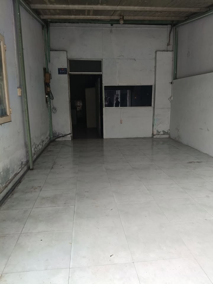 Nhà Mặt Tiền Kinh Doanh Đường Chợ LK56, Bình Chánh - 64m², 5 Triệu/Tháng